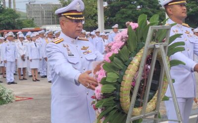 พ.ต.อ.เศวก โพนทัน รอง ผบก.ภ.จว.ยโสธร, พ.ต.อ.ประสิทธิ์ เพชรรัตน์ ผกก.สภ.เมืองยโสธร,พ.ต.ท.โชตินันต์ โชติเนตร รอง ผกก.สส.ภ.จว.ยโสธร พร้อมข้าราชการตำรวจในสังกัด ร่วมพิธีวางพวงมาลาถวายราชสักการะ เนื่องในวันคล้ายวันสวรรคตพระบาทสมเด็จพระจุลจอมเกล้าเจ้าอยู่หัว ณ ลานหน้าพระบรมราชานุสาวรีย์พระบาทสมเด็จพระจุลจอมเกล้าเจ้าอยู่หัว ศาลากลางจังหวัดยโสธร